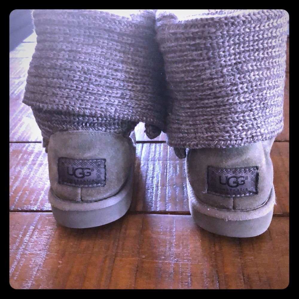 SOLD-Ugg Classic Cardy Boots